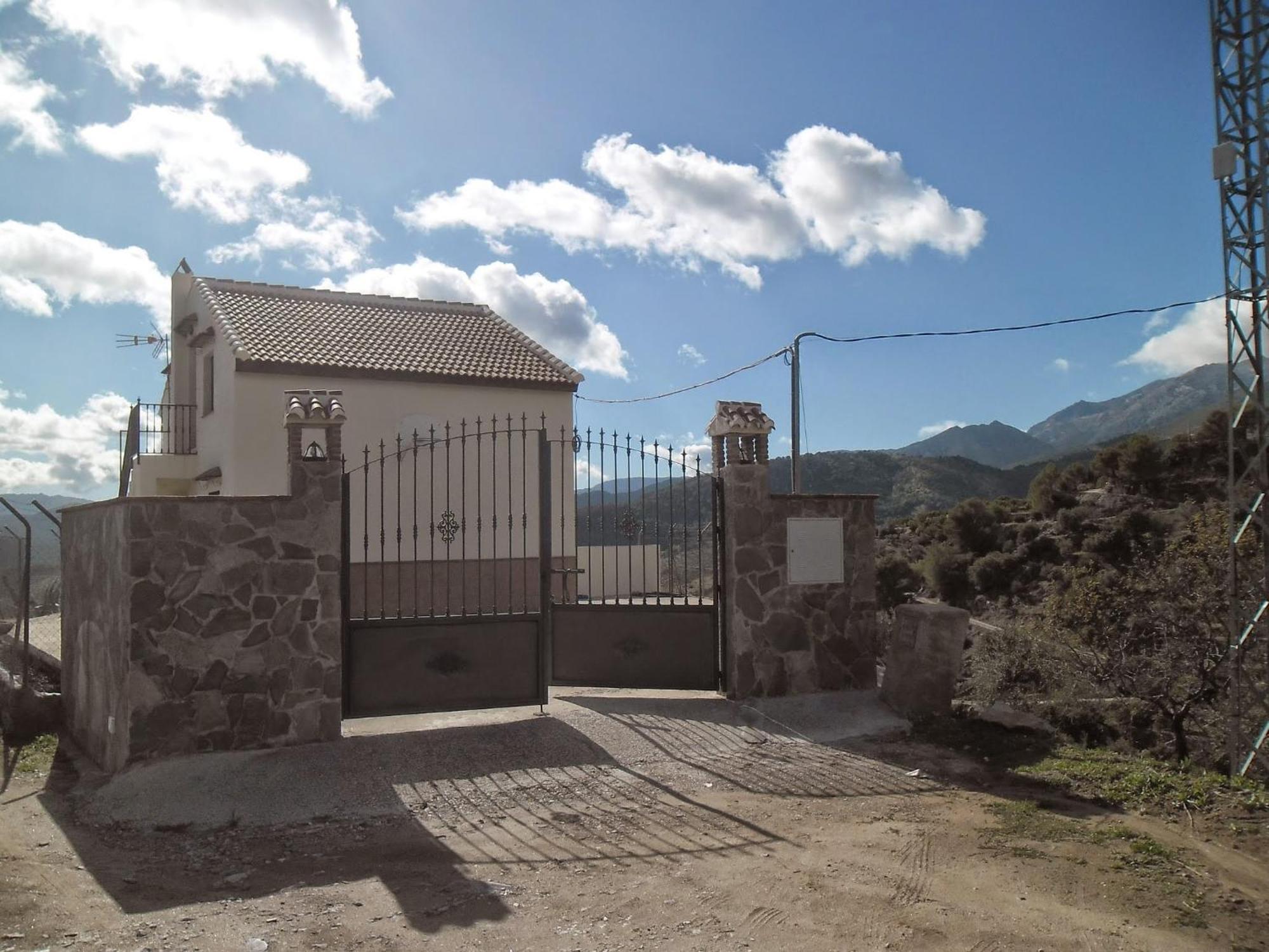Casa Rural La Revuelta Con Las Mejores Vistas A La Naturaleza Yunquera Exterior photo
